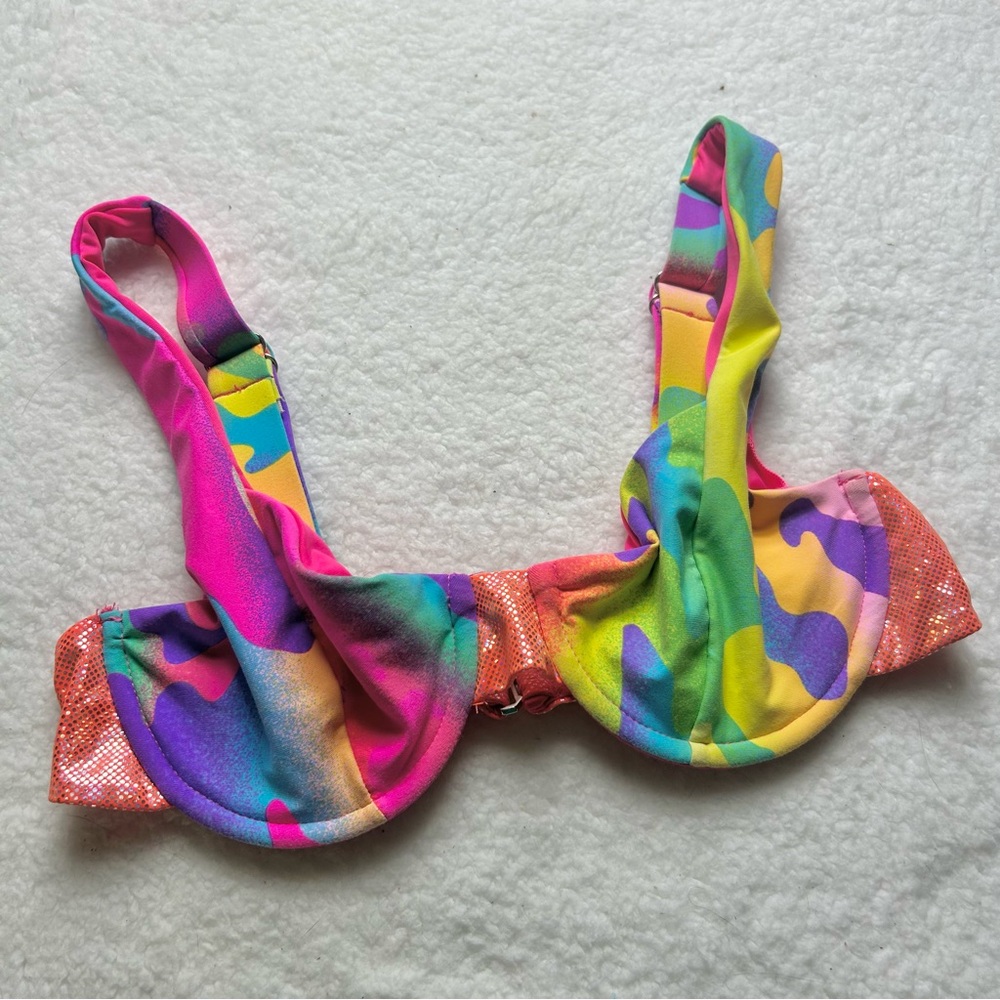 Dippin Daisy’s Viva Underwire Bikini Top in Electric Camo